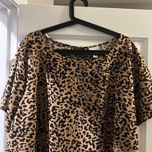 Ava Viv plus leopard top